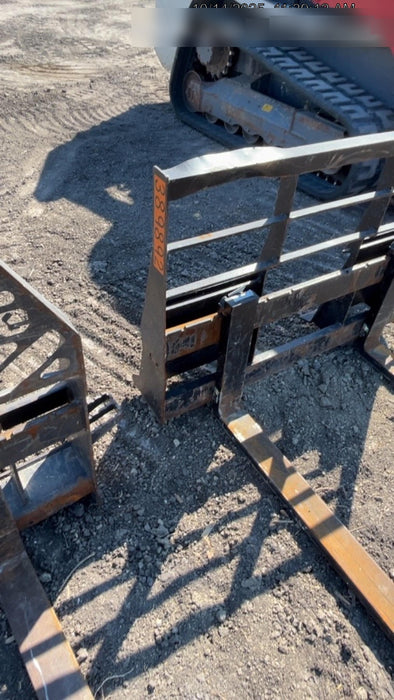 2024 ARROW MATERIAL HANDLING 48" Pallet Forks - Arrow