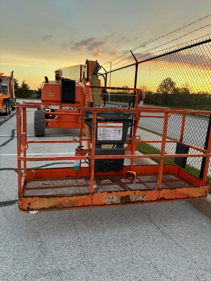 2019 JLG 800AJ