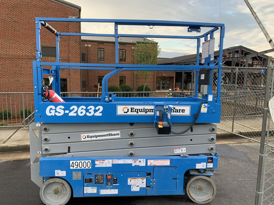 2019 Genie GS-2632 Folding rails with half height swing gate