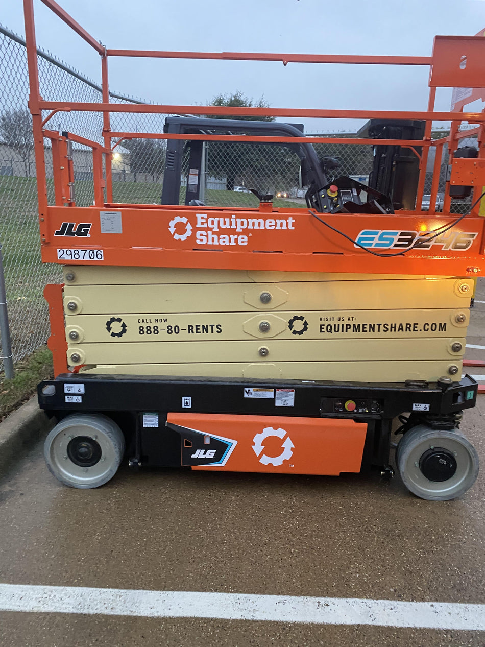 2023 JLG ES3246