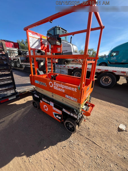 2022 JLG ES1330L