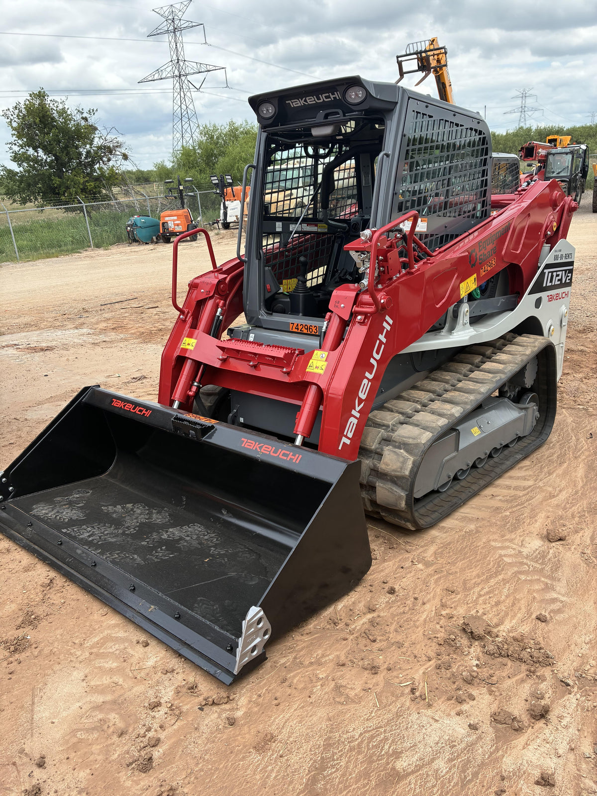 2026 TAKEUCHI TL12V2-CR
