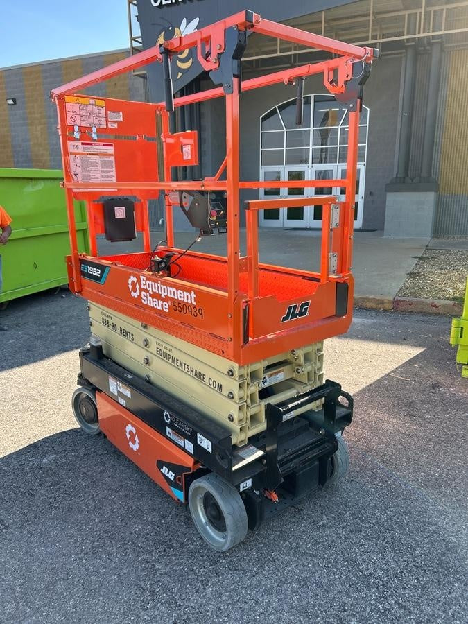 2025 JLG ES1932