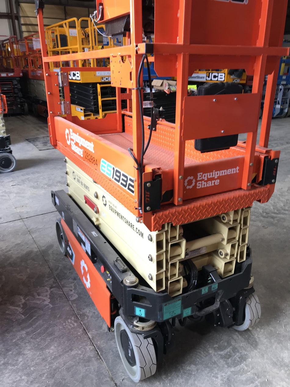 2022 JLG ES1932