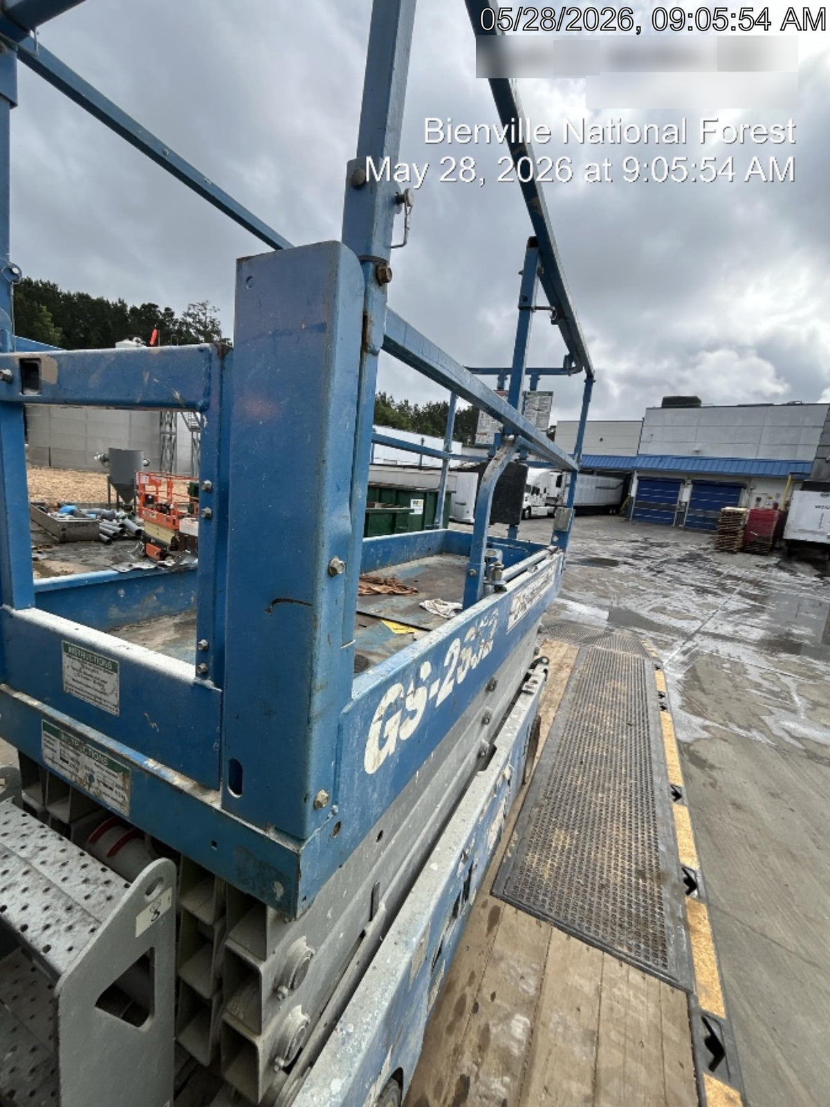 2019 Genie GS-2632 Folding rails with half height swing gate