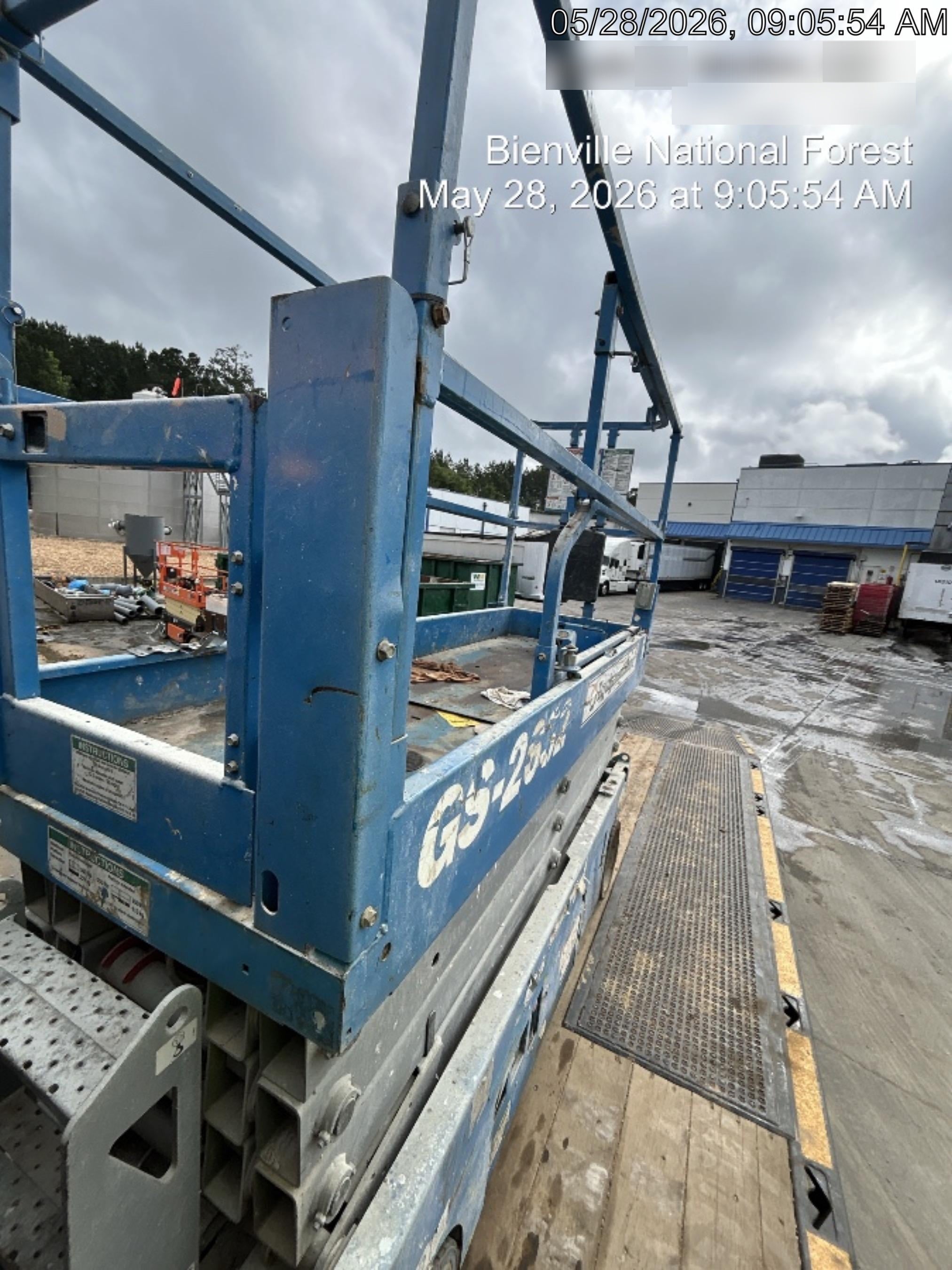2019 Genie GS-2632 Folding rails with half height swing gate