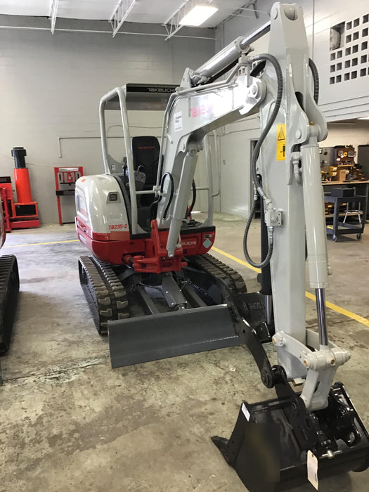 2020 TAKEUCHI TB235-2R