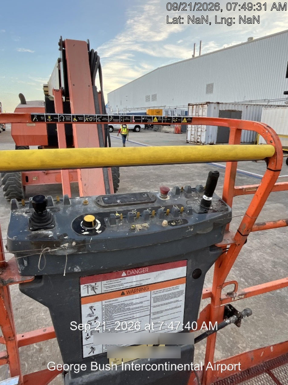 2015 JLG 800AJ