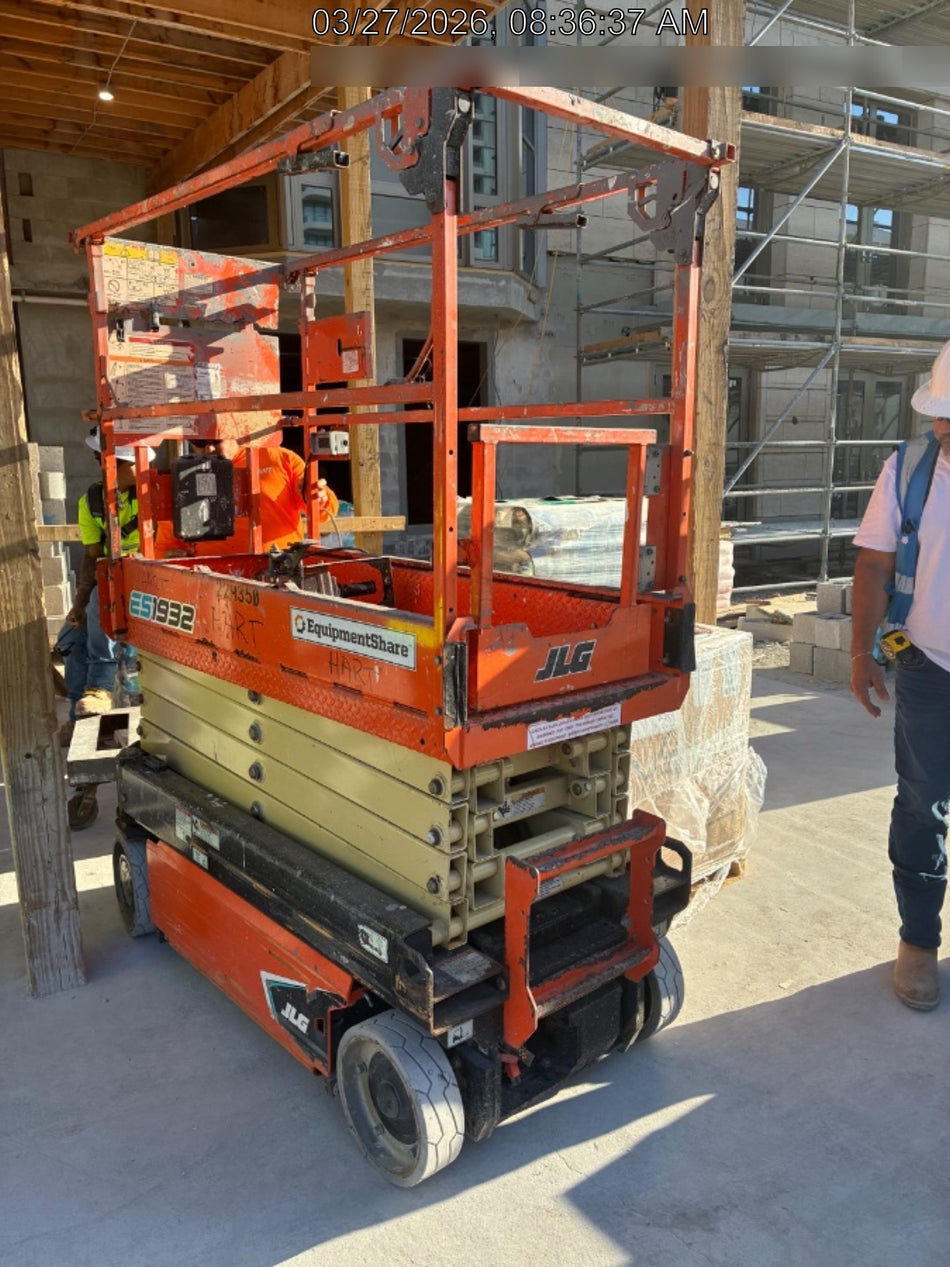 2022 JLG ES1932