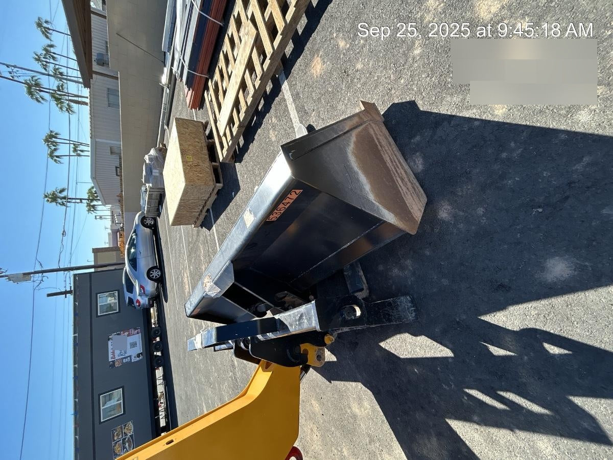 2025 JLG 1001100823
