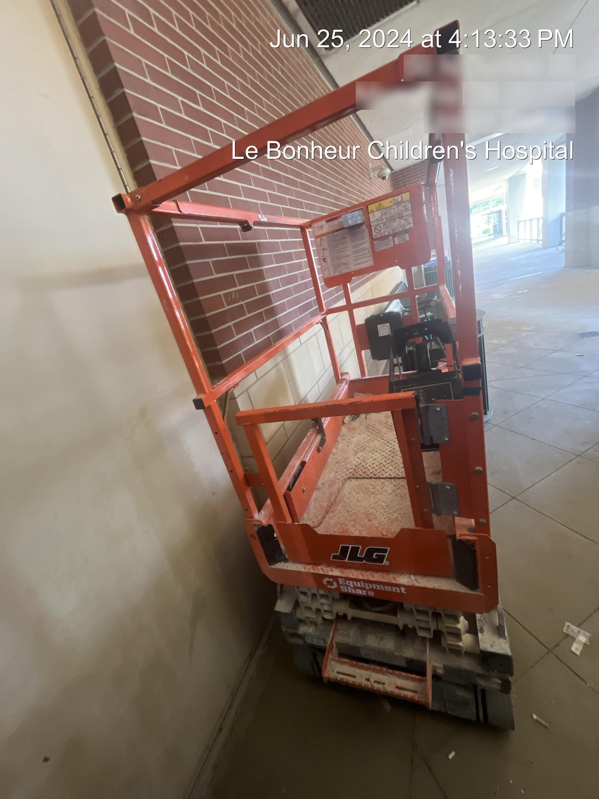 2022 JLG ES1330L