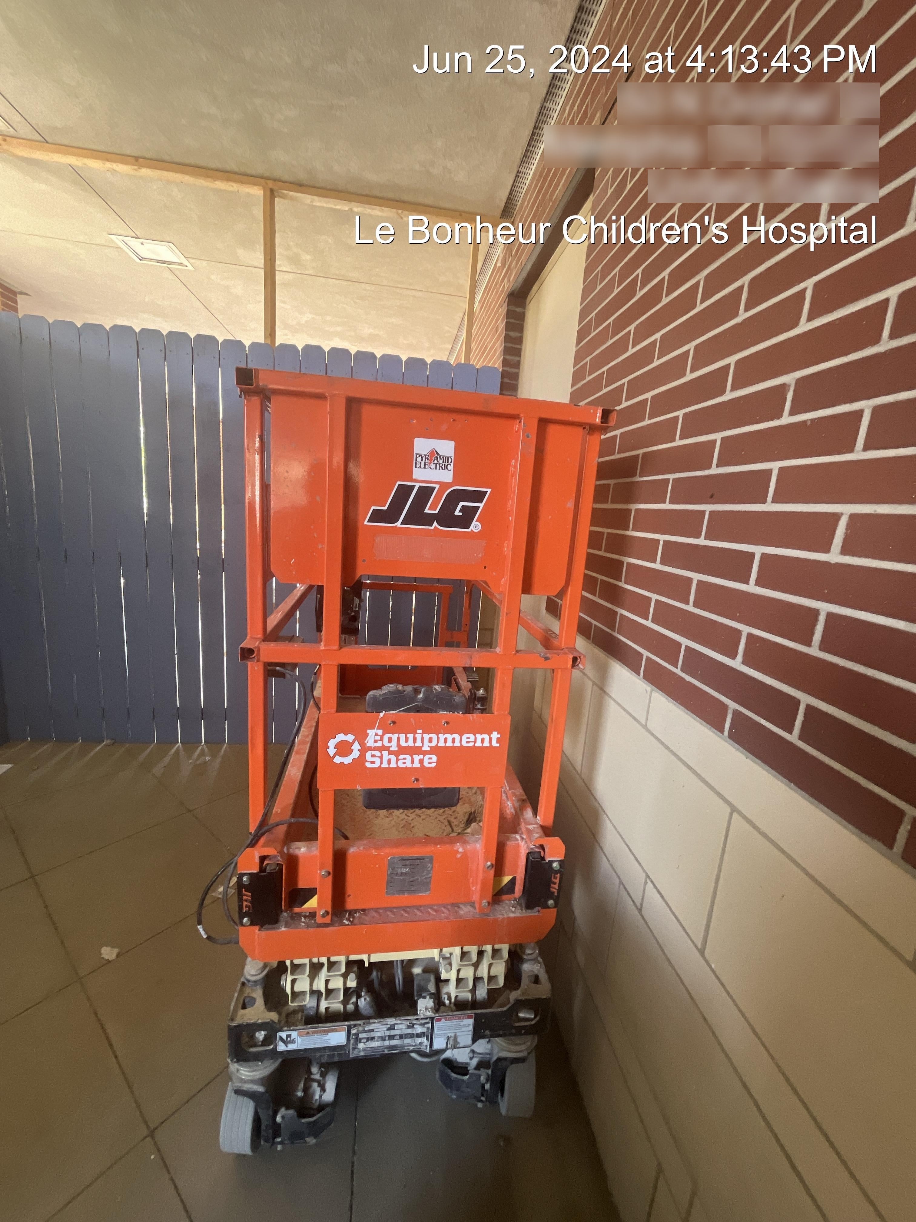 2022 JLG ES1330L