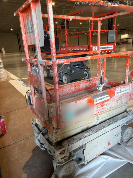 2021 JLG ES1330L