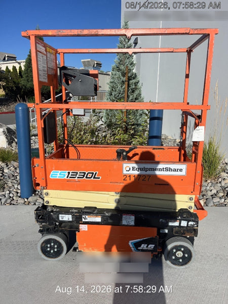 2022 JLG ES1330L