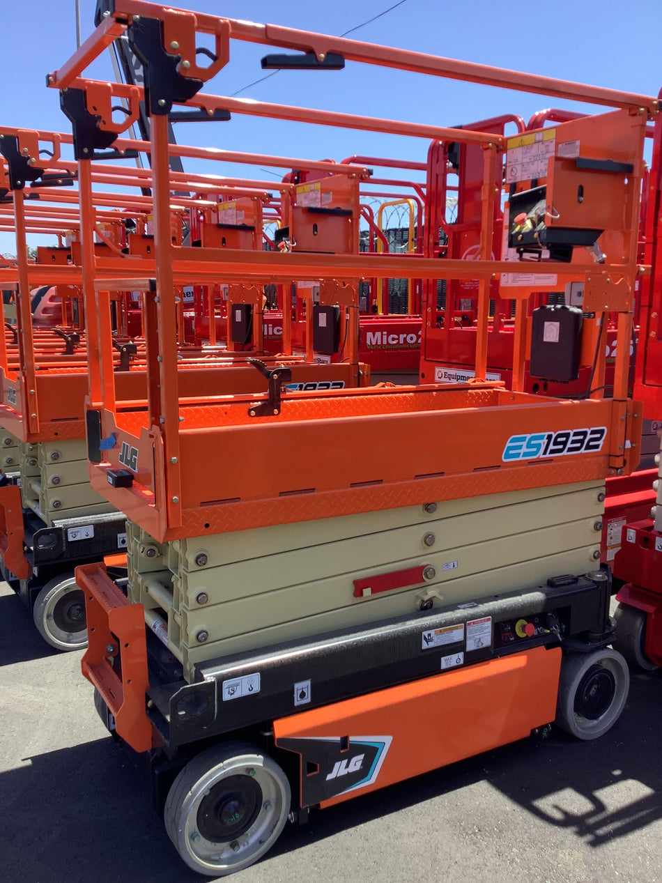 2022 JLG ES1932