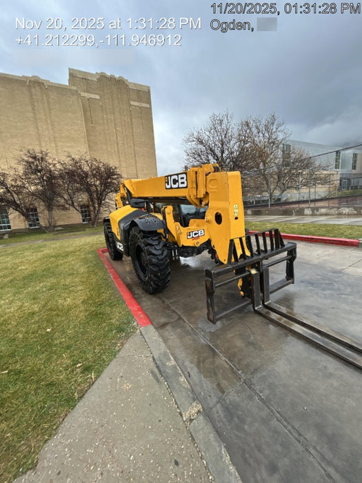 2019 JCB 509-42 Cab/Heat/Air, 74 HP, Solid Tires, STD Worklight, Beacon, Aux Hydraulics, Lifting Eye, Back up Alarm w/66" Carriage/60" Forks
