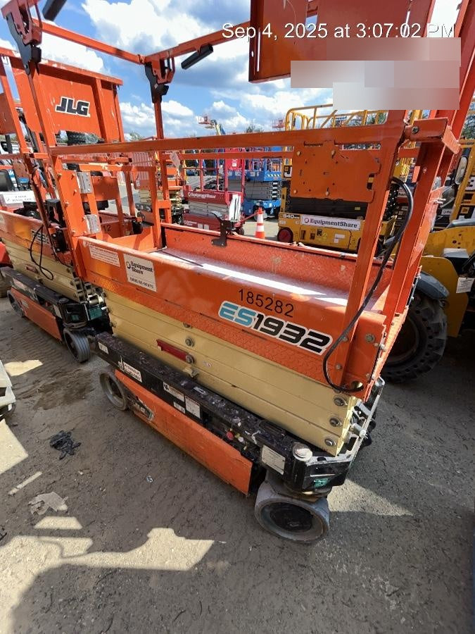 2021 JLG ES1932