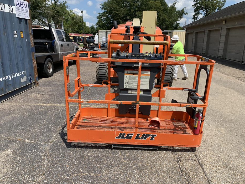 2019 JLG 450AJ