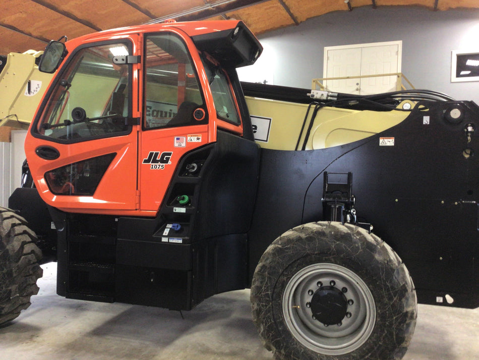 2021 JLG 1075