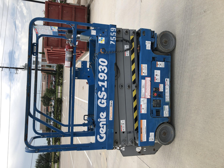 2017 Genie GS-1930 Genie GS-1930 Lift w/Fixed Rail and Chain Entry