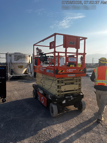 2022 JLG ES3246