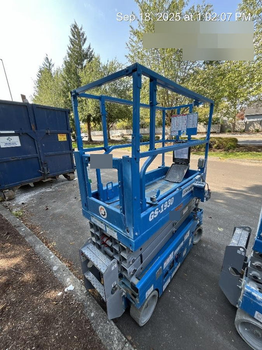 2020 Genie GS-1930 Solid Non Marking Tires, Beacon, Folding rails with half height swing gate, 800W Inverter