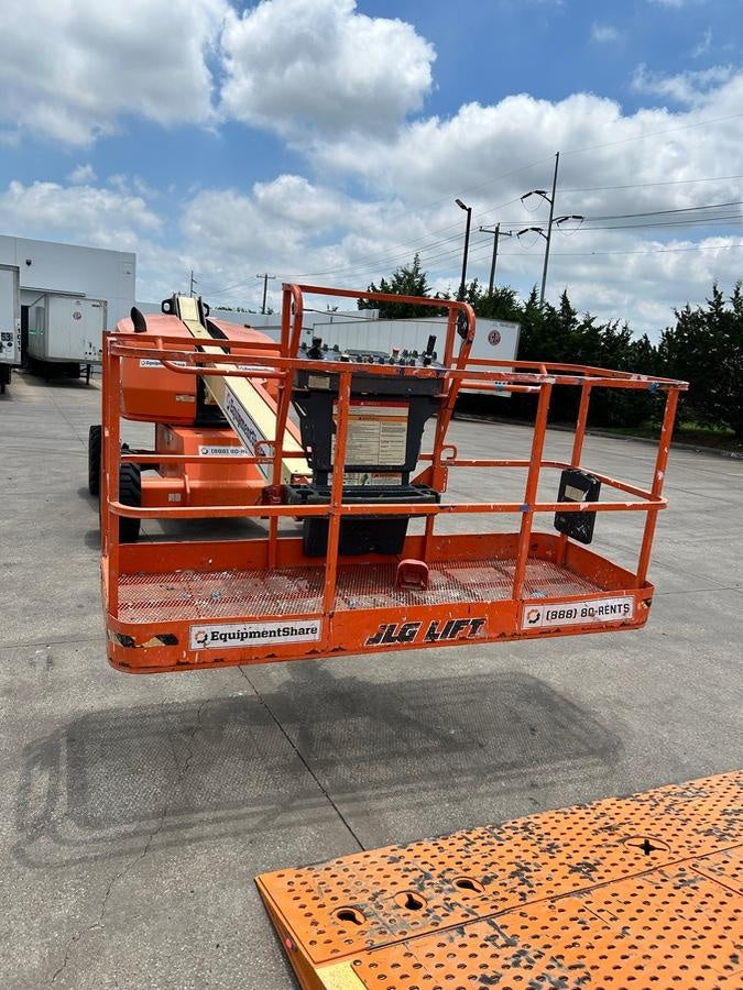 2020 JLG 400S