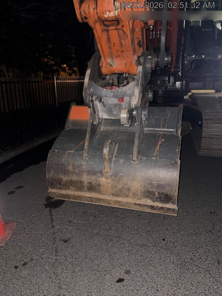 2025 HITACHI 54" Bucket - Hitachi