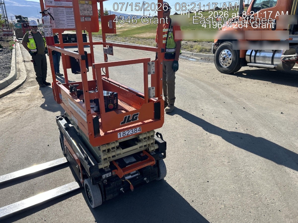 2021 JLG ES1330L