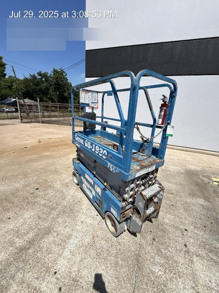 2017 Genie GS-1930 Genie GS-1930 Lift w/Fixed Rail and Chain Entry