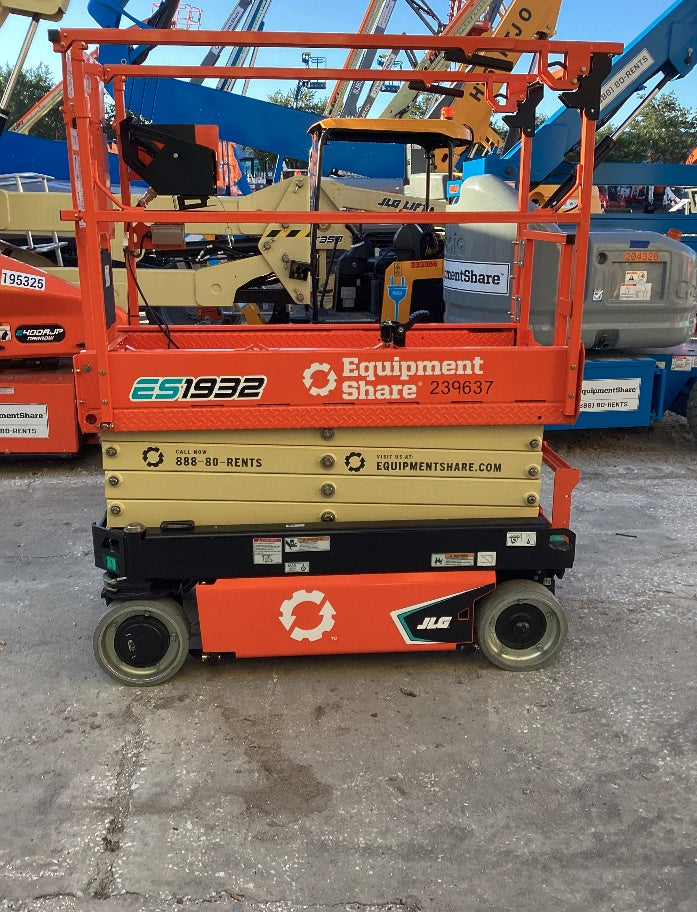2022 JLG ES1932