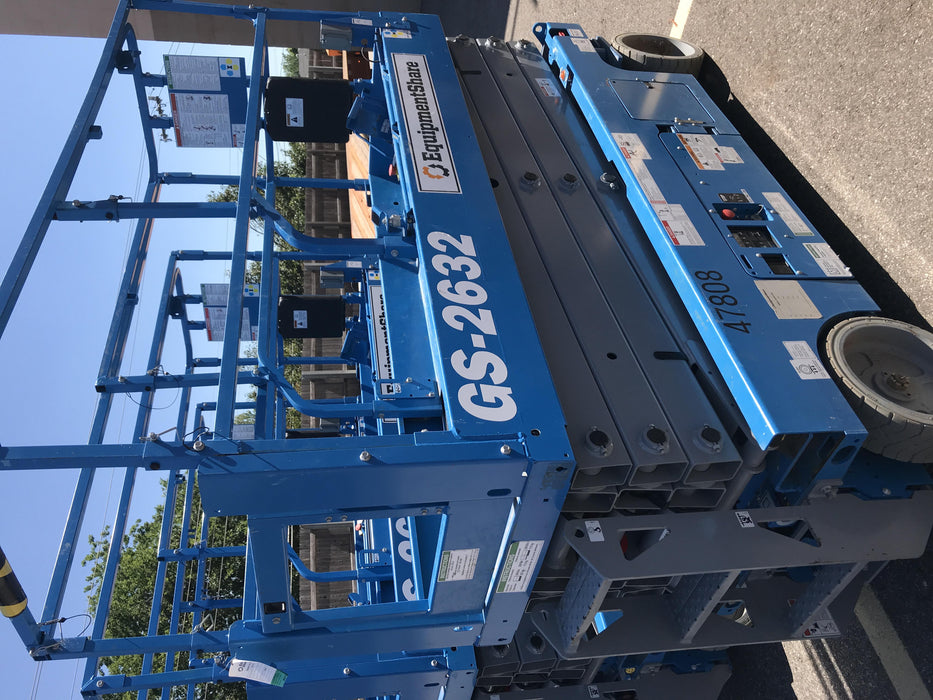 2019 Genie GS-2632 Folding rails with half height swing gate