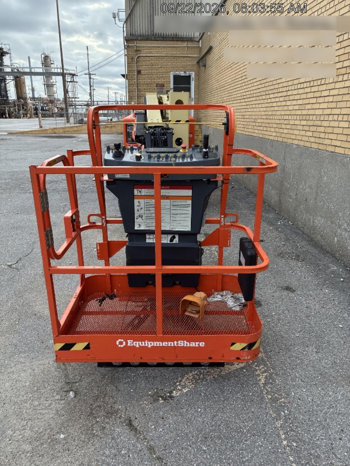 2024 JLG E400AJP Narrow