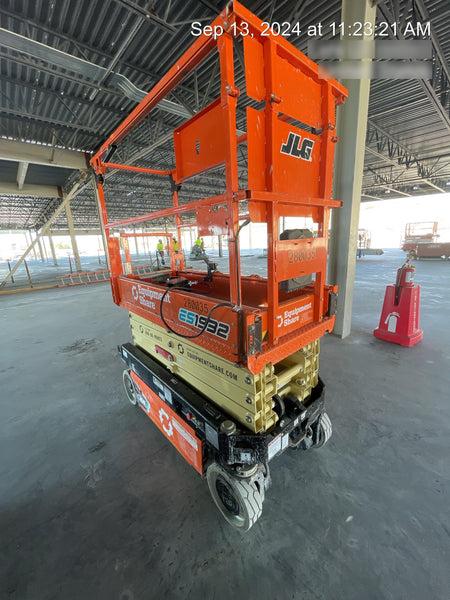2022 JLG ES1932