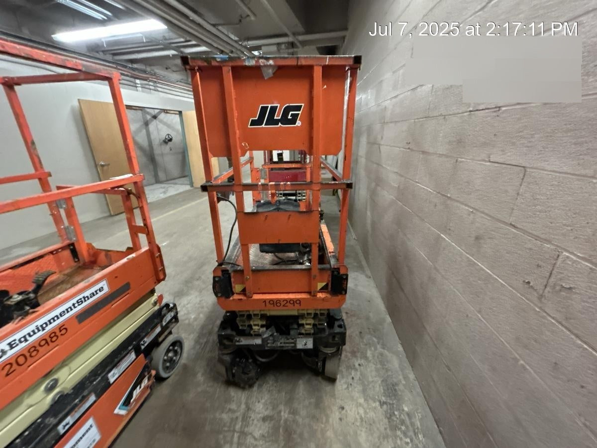2021 JLG ES1330L