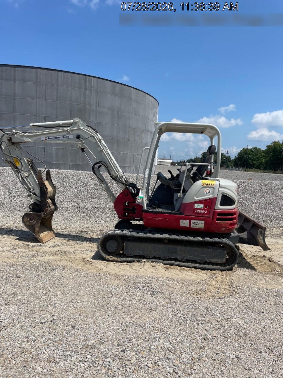 2022 TAKEUCHI TB250-2R