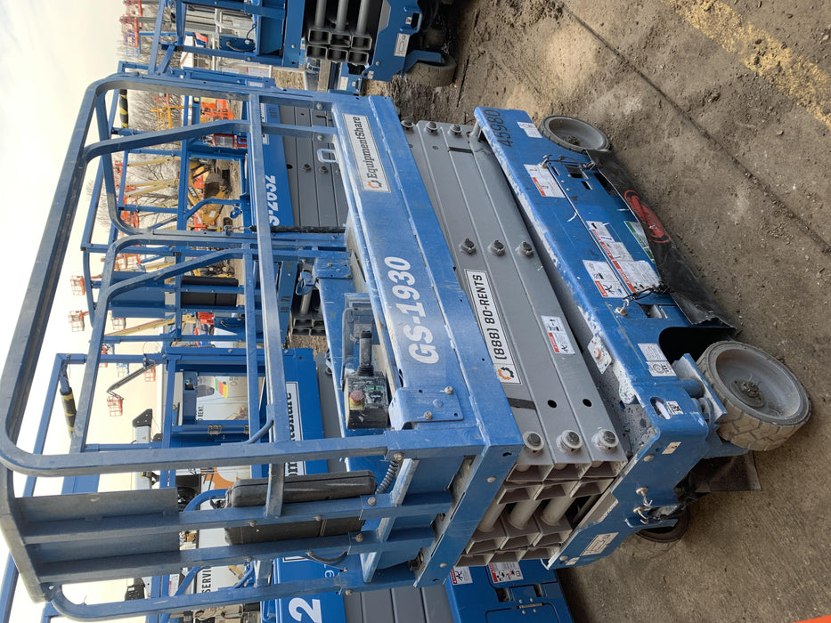 2019 Genie GS-1930 Fixed rails with chain Entry