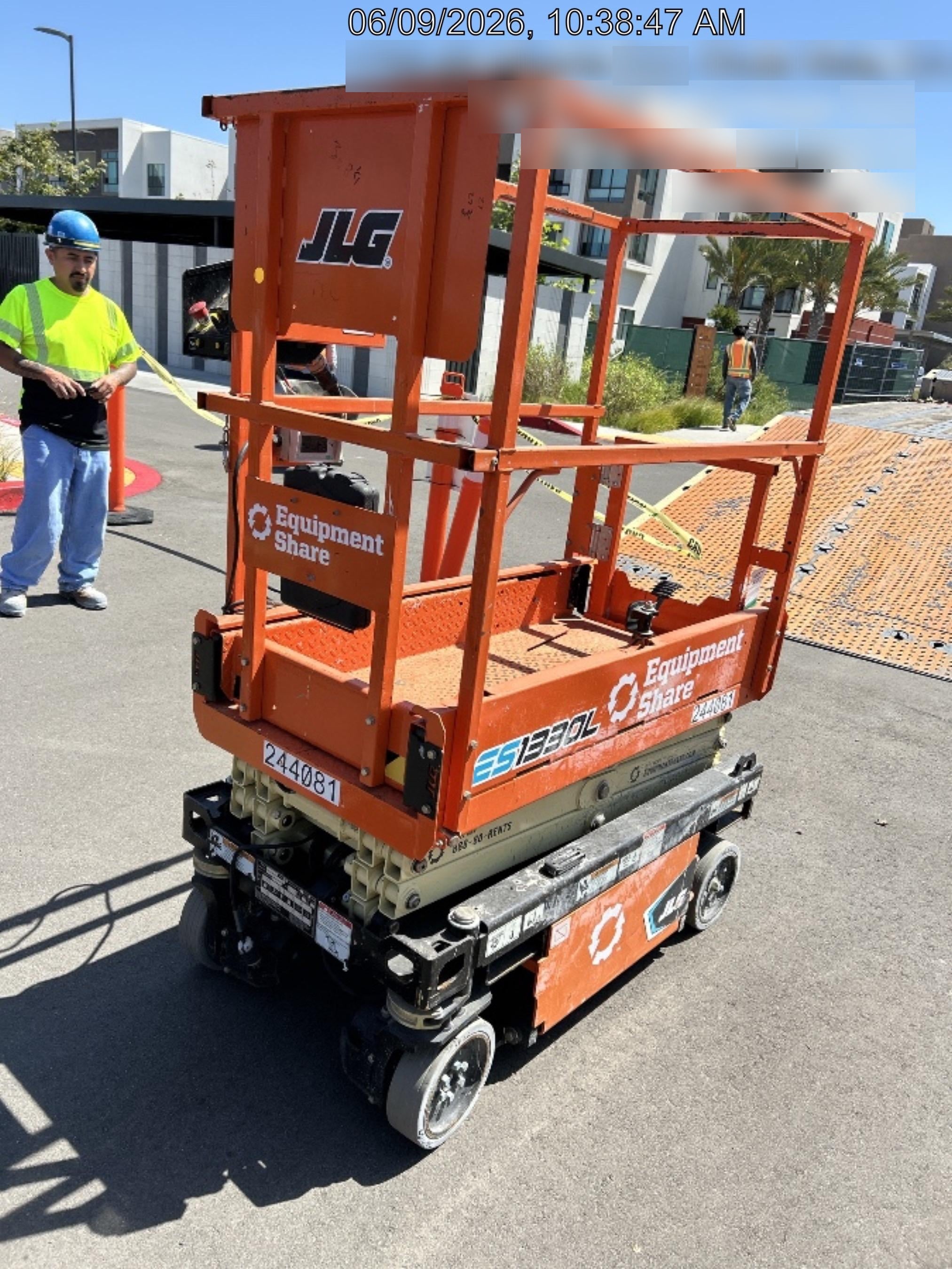 2022 JLG ES1330L