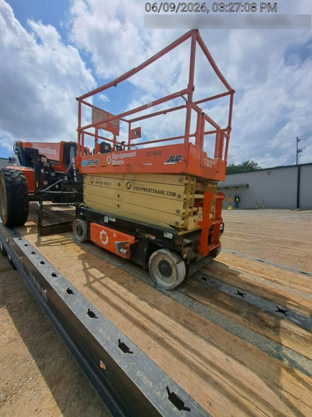 2022 JLG ES3246