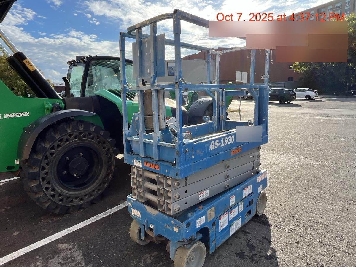 2020 Genie GS-1930 Solid Non Marking Tires, Beacon, Folding rails with half height swing gate