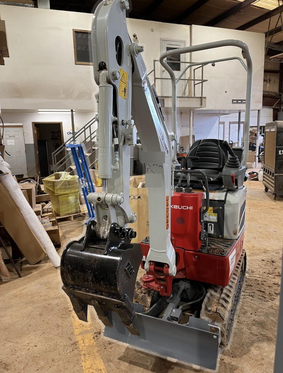 2023 TAKEUCHI TB210R