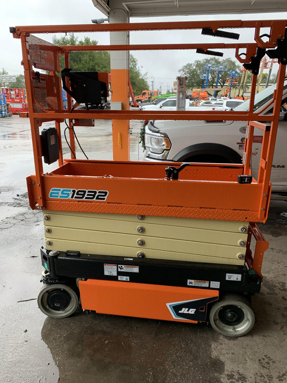 2021 JLG ES1932