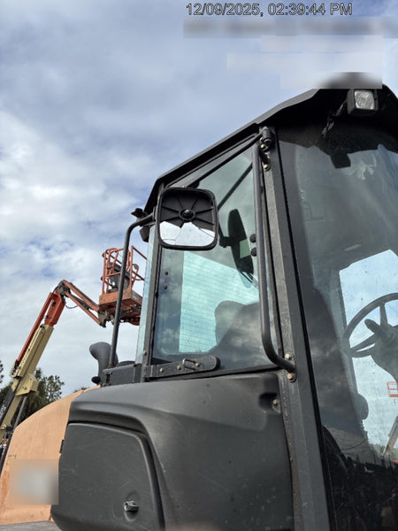 2018 Case 621G CLOSED CAB, 1 FUNCTION, JRB 416 STYLE HYD COUPLER