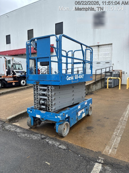 2019 Genie GS-4047 Folding rails with half height swing gate