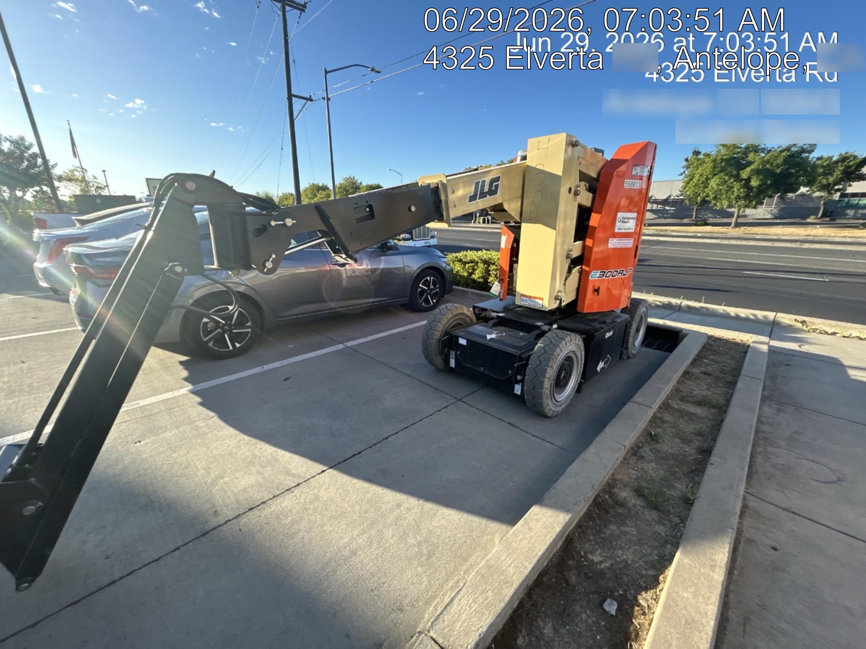 2025 JLG E300AJP