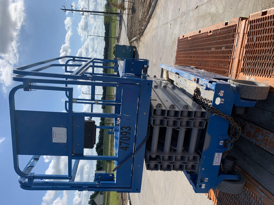 2017 Genie GS-1930 Genie GS-1930 Lift w/Fixed Rail and Chain Entry
