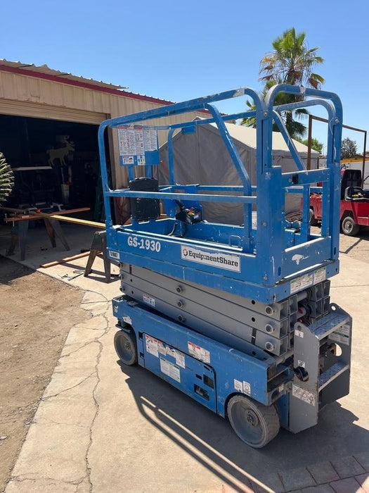 2019 Genie GS-1930 Half Height Swing Gate, 800W Inverter