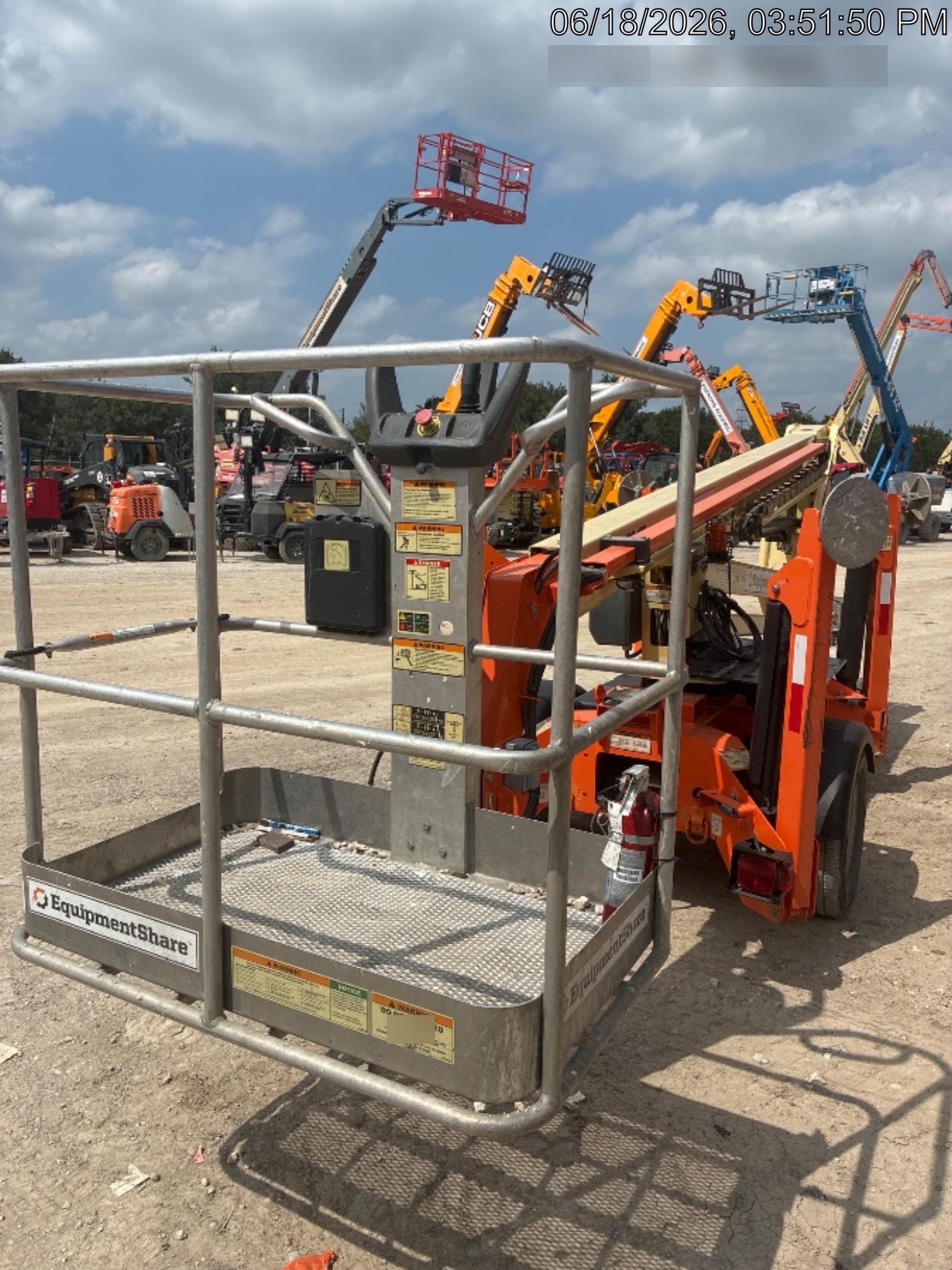 2022 JLG T350