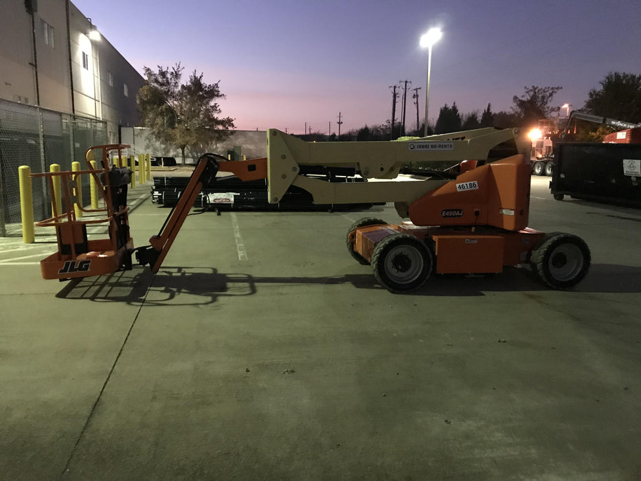 2019 JLG E450AJ