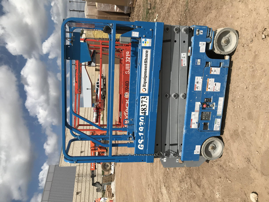 2019 Genie GS-1930 Fixed rails with chain Entry